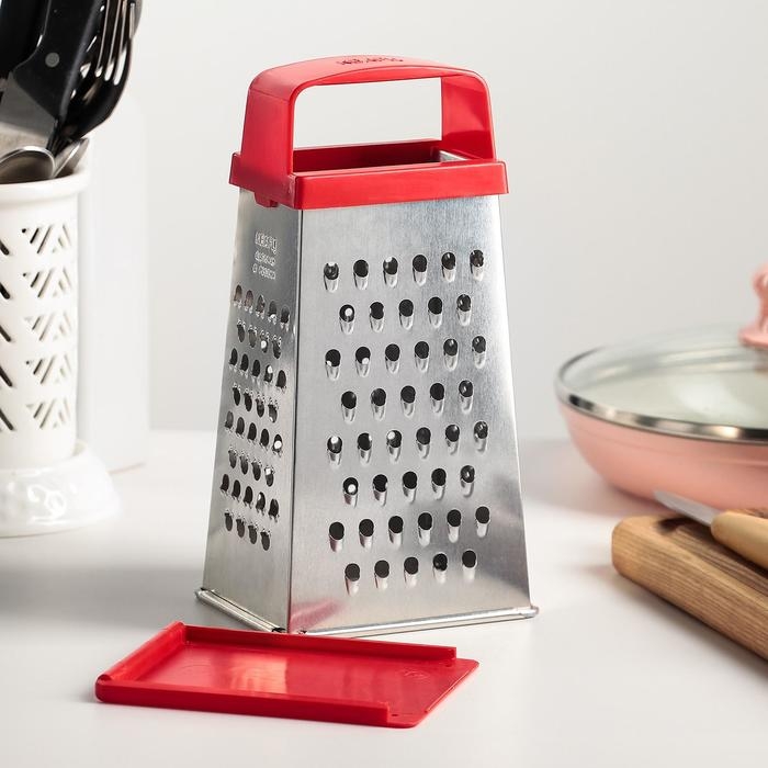 Тёрка &laquo;Универсал&raquo;, 4 грани, с крышкой-дозатором и пластиковой ручкой, 11&times;8,5&times;22 см, цвет МИКС