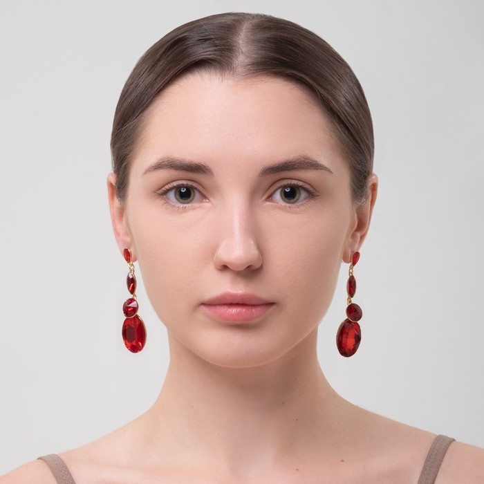 Серьги висячие со стразами &laquo;Вечеринка&raquo; дорожка из капель, цвет красный в золоте, 7 см