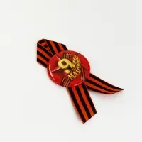 Значок с лентой с лентой "9 мая колос" красный