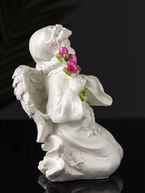 Фигура "Ангел с букетиком" 15х8х9 см, цвет перламутр