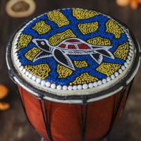 Сувенирный музыкальный инструмент "Барабан Джембе ящерица" 14x14x30 см   МИКС