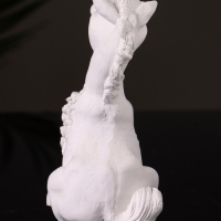 Статуэтка "Конь с букетом" 11см, натуральный