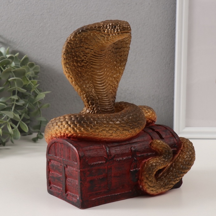 Копилка Копилка"КОБРА НА СУНДУКЕ " 20 х 17 х 12 см.