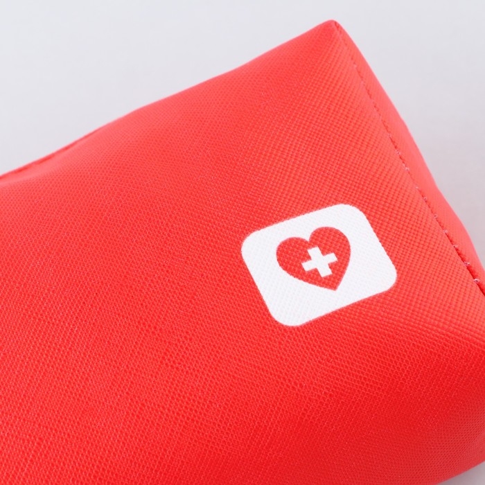 Аптечка дорожная из искусственной кожи Аптечка дорожная из искусственной кожи "Сердечко", 14*10*5 см, красный цвет