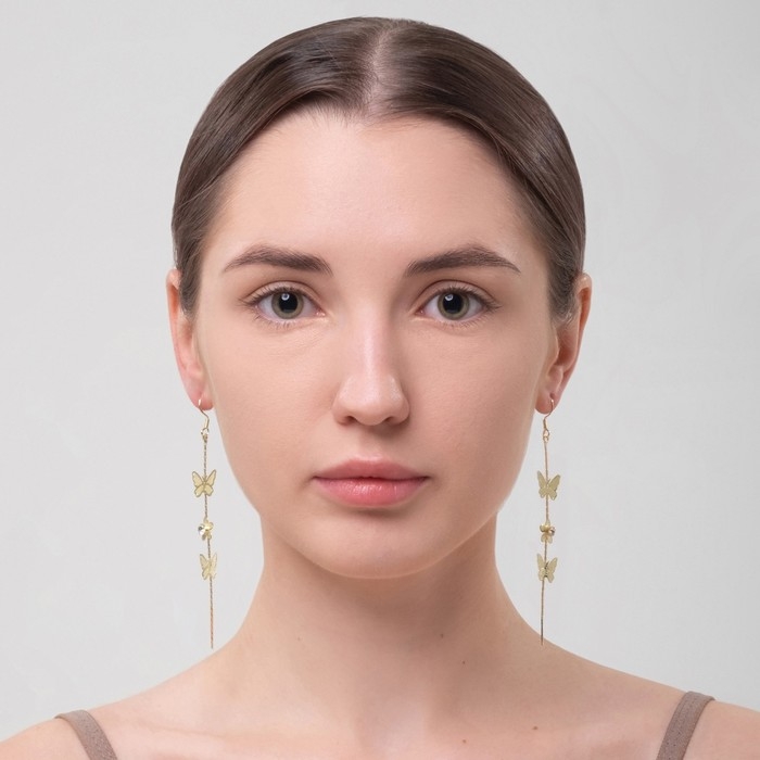 Серьги висячие &laquo;Бабочки и цветы&raquo;, цвет белый в золоте,10 см