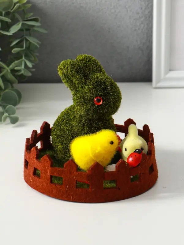 Сувенир пасхальный "Зайчик с цыплятами на лужайке с забором" 12,5х12,5х10,5 см