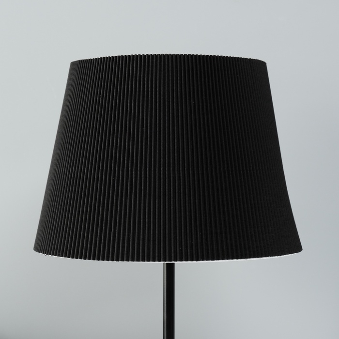 Светильник настольный "Строгость" 1х40Вт Е27 черный 22,5х22,5х41,5см