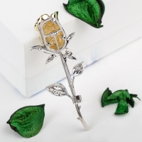 Брошь &laquo;Цветок&raquo; роза, цвет белый в серебряно-золотом