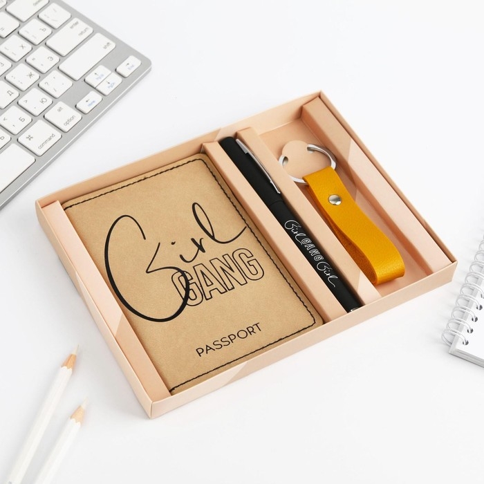Подарочный набор &laquo;Girl&raquo;: обложка для паспорта ПВХ, брелок и ручка пластик