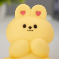 Ночник "Зайчик" LED 2Вт от батареек 3хLR44 желтый 7х9х11 см RISALUX Ночник "Зайчик" LED 2Вт от батареек 3хLR44 желтый 7х9х11 см RISALUX