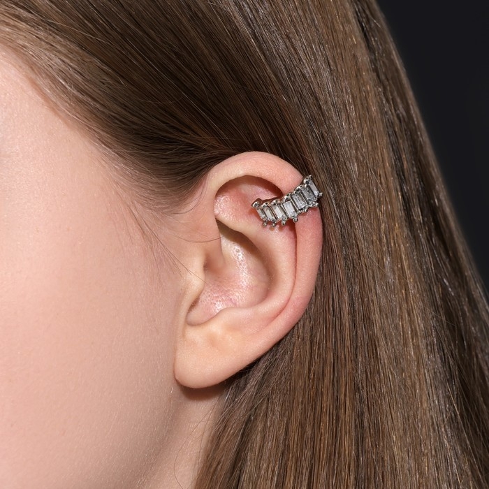 Серьга &laquo;Кафф&raquo; искры, цвет белый в серебре