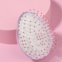 Расчёска - шейкер &laquo;Лапки&raquo;, 5,5 &times; 9 см, цвет белый