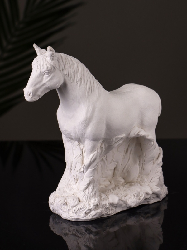 Статуэтка "Конь в  траве стоит " 12х14х6 см, натуральный