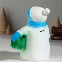 Фигура "Снеговик с подарком" 19 см, голубой