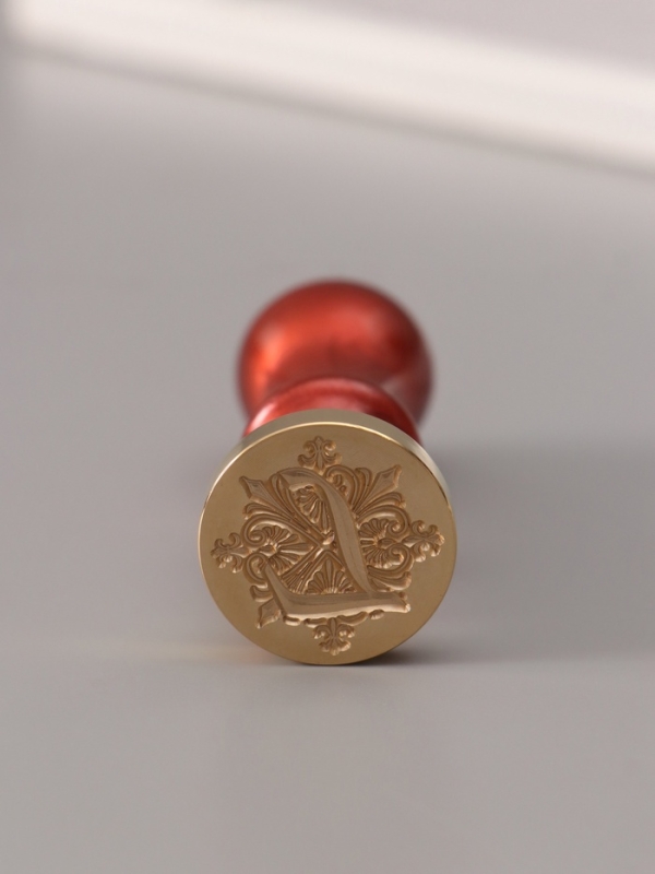 Печать для сургуча с пластиковой ручкой "Буква L на вензеле" 2,5х2,5х6,3 см