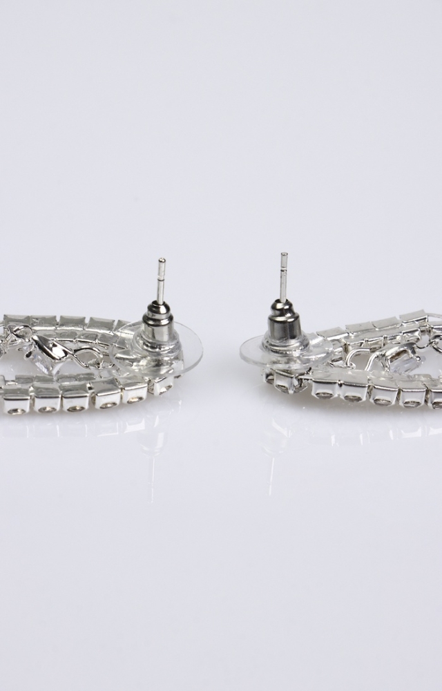 Серьги висячие со стразами &laquo;Водопад&raquo; гроздь, цвет белый в серебре