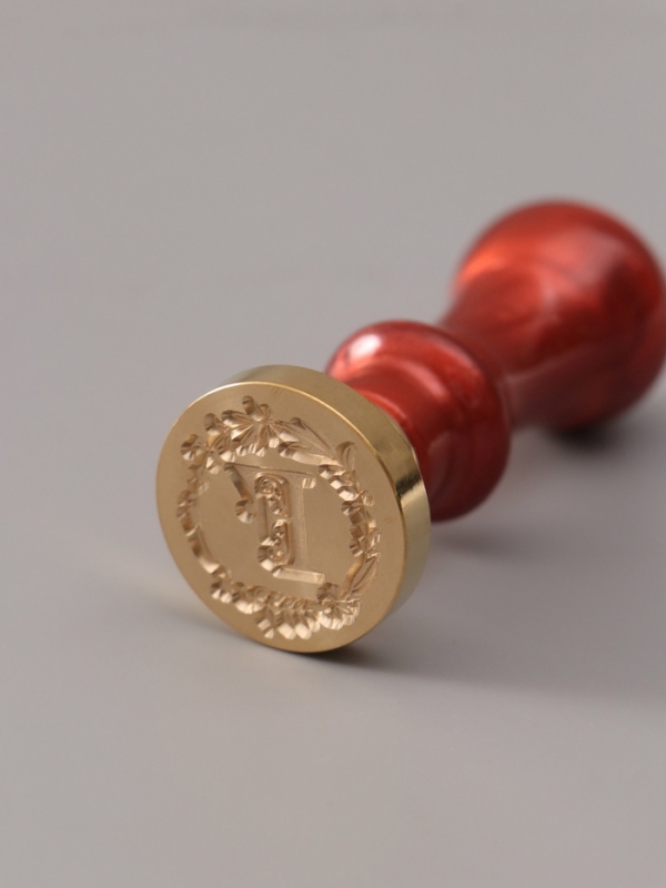 Печать для сургуча с пластиковой ручкой "Венок с буквой F" 2,5х2,5х6,3 см