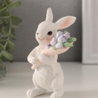 Сувенир полистоун "Белый кролик с букетом тюльпанов" 7х6х11,5 см