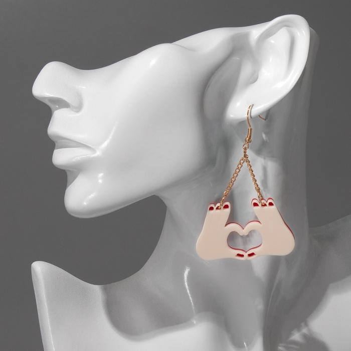 Серьги акрил &laquo;Сердца&raquo; жесты, цвет красно-молочный в золоте