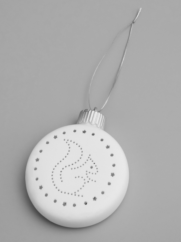 Елочный шар "Белка" 8.7х3.1х9.8 см, 1 LED, LR44x3(в компл.), свечение тёплое белое