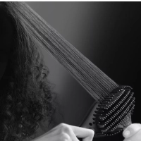 Расческа-выпрямитель Karl Lagerfeld CF582LF0, черная