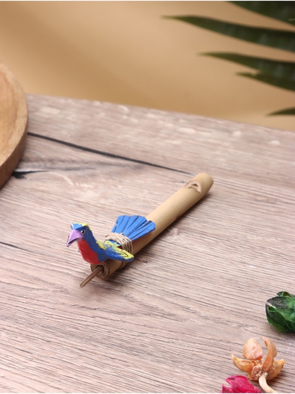 Сувенирный музыкальный инструмент свисток Сувенирный музыкальный инструмент свисток "Птичка" албезия, бамбук, 15х4х2 см