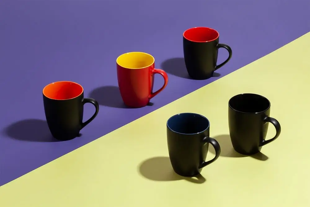 Кружка Bright Tulip, матовая, черная с красным