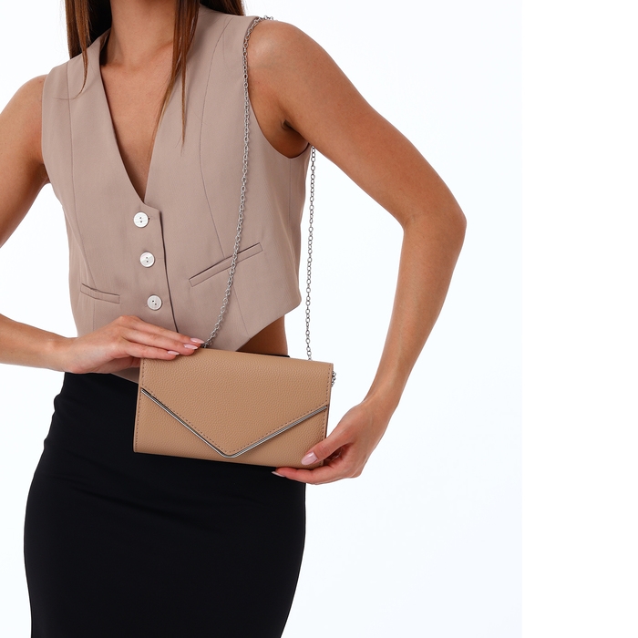 Сумка-клатч на клапане, цвет бежевый