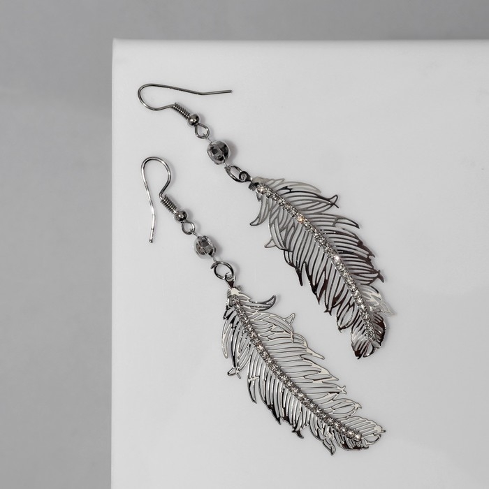 Серьги висячие &laquo;Перья&raquo; ветер, цвет белый в серебре, 8 см