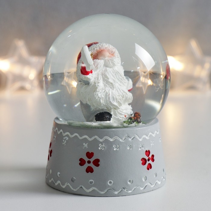 Сувенир полистоун водяной шар "Дед Морозик с длинной бородой" 6,5х6,5х8,5 см