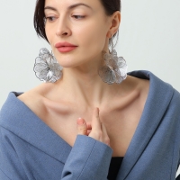 Серьги металл &laquo;Цветок&raquo; веточка, цвет серебро