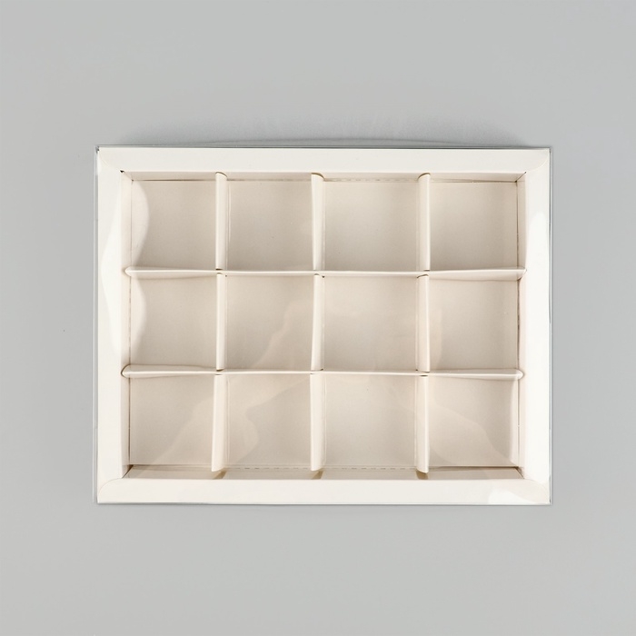Коробка под 12 конфет с ячейками «Белая», 14.5 х 18.5 х 3 см Коробка под 12 конфет с ячейками «Белая», 14.5 х 18.5 х 3 см