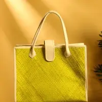 Сумка плетёная на застёжке из пандана 41х16х50 см, жёлто-белый