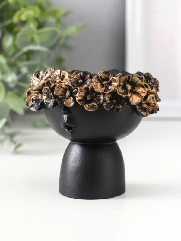 Подсвечник для тонкой свечи &laquo;Девочка в венке малая&raquo;, 7.5&times;9&times;8 см, чёрный