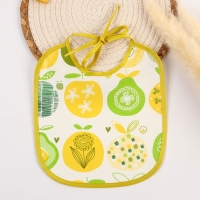 Нагрудник из нетканого полотна с ПВХ покрытием &laquo;Яблоки&raquo;, цвет зеленый, р-р. 20х22см