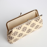 Косметичка на фермуаре, цвет бежевый Косметичка на фермуаре, цвет бежевый