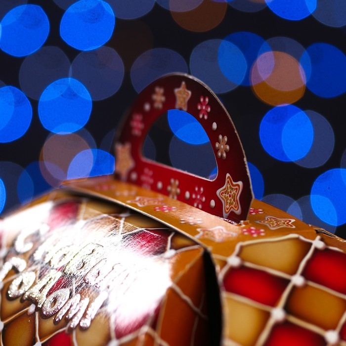 Подарочная коробка "Пряничный" 18,5 x 12,5 x 19 см.