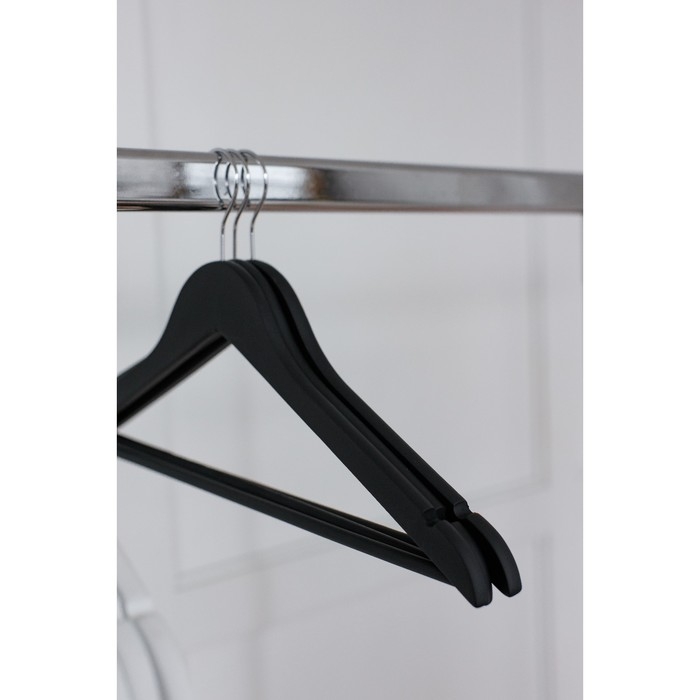 Плечики - вешалки для одежды LaDо́m Soft-Touch, 44,5&times;1,2&times;23 см, 3 шт, деревянные, с перекладиной, широкие плечики, цвет чёрный