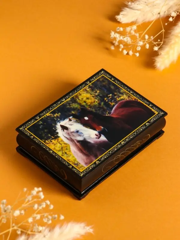 Шкатулка &laquo;Пара лошадей&raquo;, 10&times;14 см, лаковая миниатюра