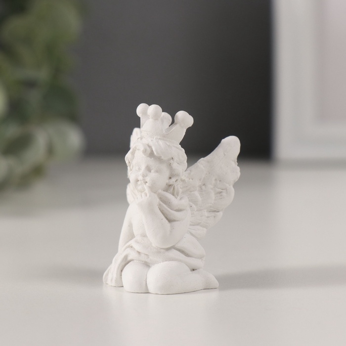 Сувенир полистоун "Ангелочек в короне" белый МИКС 3х3х5 см