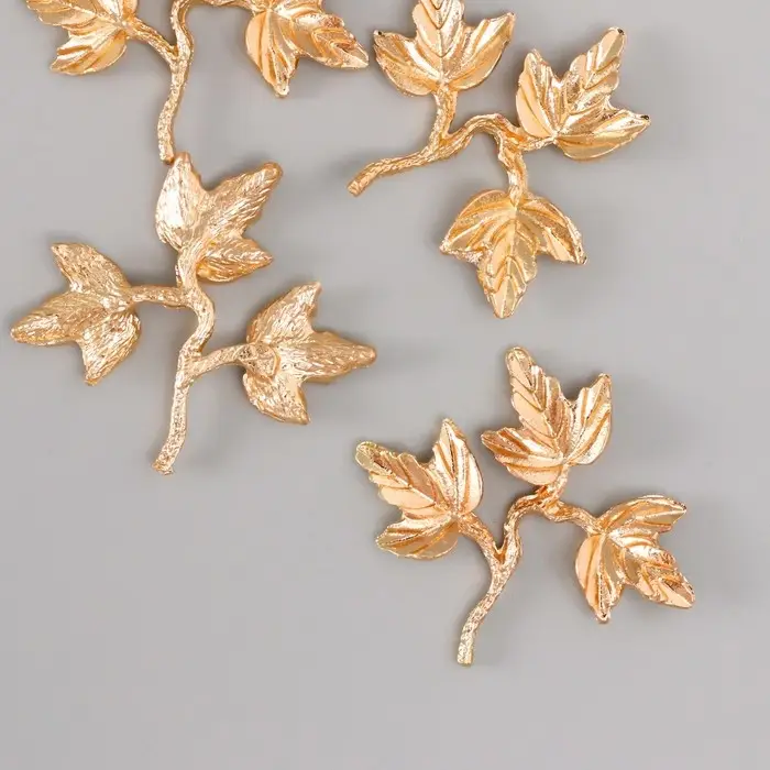 Декор для творчества металл "Веточка с тремя листиками" золото 3,6х4х0,4 см