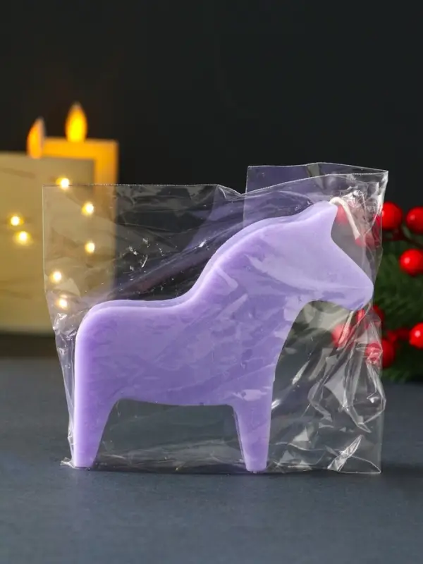 Свеча новогодняя "Лошадка" 10,5х10 см, фиолетовый