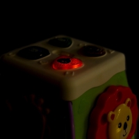 Музыкальная развивающая игрушка &laquo;Бизикубик&raquo;, звуковые и световые эффекты