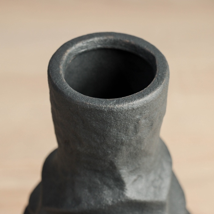 Керамическая ваза декоративная настольная &laquo;Майлз&raquo;, для цветов, сухоцветов, d-5 см, 24.5&times;11 см, чёрный