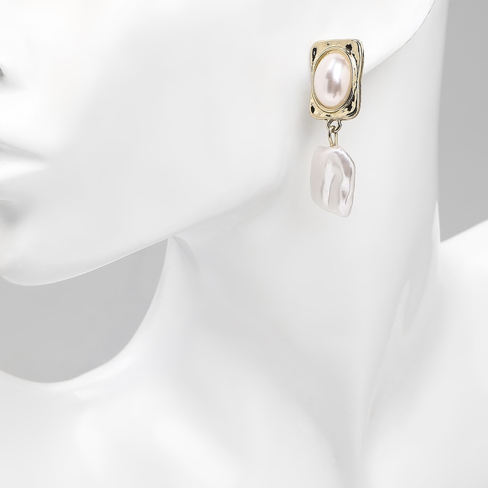 Серьги с жемчугом &laquo;Эксклюзив&raquo; мятый прямоугольник, цвет золото