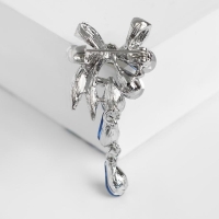 Брошь &laquo;Цветочная роса&raquo; с бантом, цвет бело-синий в серебре