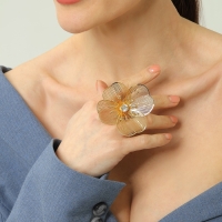 Кольцо &laquo;Цветок&raquo; стразинка, безразмерное, цвет золото