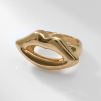 Кольцо металл «Тренд» губы, цвет золото, размер 16 Кольцо металл «Тренд» губы, цвет золото, размер 16