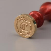 Печать для сургуча с пластиковой ручкой "Венок с буквой D" 2,5х2,5х6,3 см