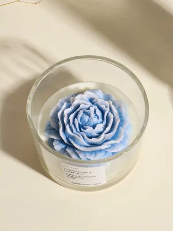 Свеча интерьерная в стакане "Нежно-голубой пион" 11х11х8 см